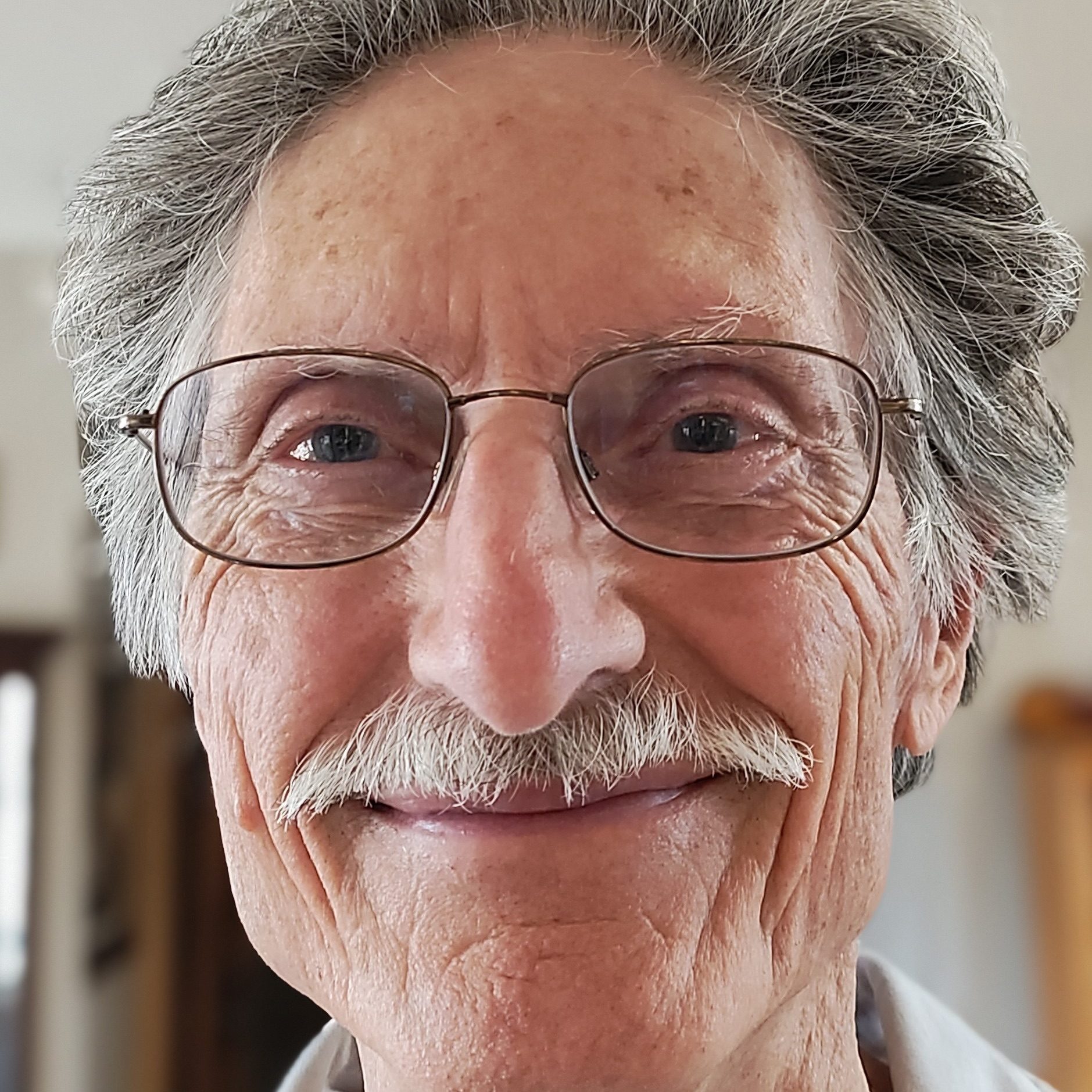 Head shot of the artist Bob Scholten